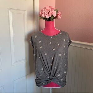 👗Twist front Lucky Brand Women’s T-shirt, star pattern, size M